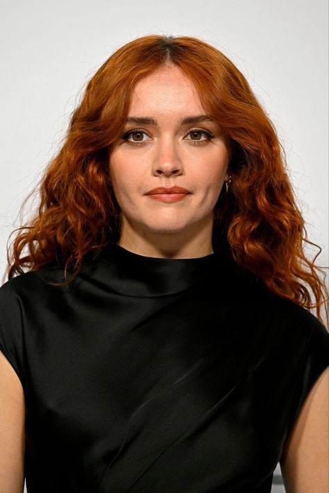 Queen Alicent, 23 Style, Expressions Photography, Olivia Cooke, Alicent Hightower, Rhaenyra Targaryen, House Of The Dragon, Dinosaur Fossils, Auburn Hair