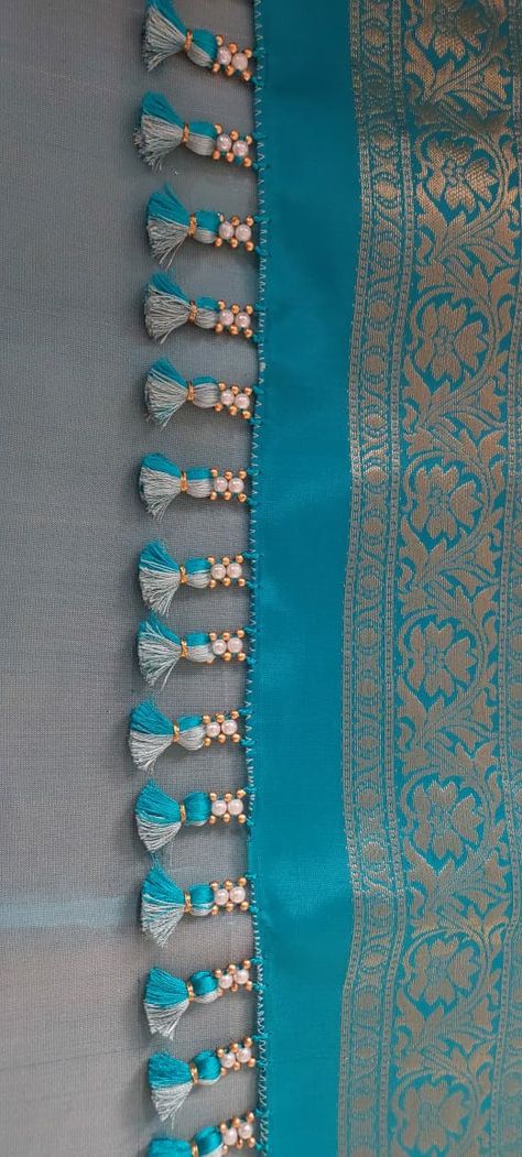 Pallu Latkan Designs, Tassels Fashion Saree Pallu, Sleeve Hangings For Blouse, Latkans For Saree Pallu, Saree Palav Latkan, Saree Kuchulu Design, Tassels Saree Pallu, Sarees Kuchu Design, Hangings For Blouse Hands