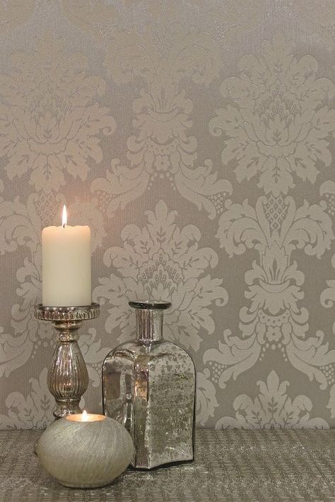 Silver Wallpaper Bedroom, Silver Wallpaper Living Room, Man Home Decor, Damask Decor, Tapete Gold, Silver Wallpaper, Wallpaper Accent Wall, Damask Wallpaper, House Things