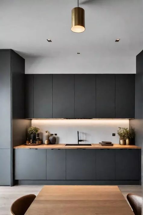 Dark grey kitchen cabinets with brass accents Dark Modern Kitchen Cabinets, Dark Grey Kitchen Cabinets Modern Interior Design, Grey And Wooden Kitchen, Dark Grey Kitchen Cabinets Modern, Dark Grey Modern Kitchen, Grey Wall Kitchen, Dark Grey Kitchen Ideas, Dark Grey Cabinets, Dark Modern Kitchen