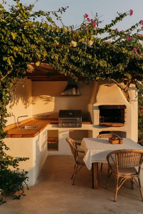 15 Outdoor Kitchen Inspirations: Create Your Dream Backyard Oasis Outdoor Areas Backyards, Clay Outdoor Kitchen, Interior Design Backyard, Hacienda Style Outdoor Kitchen, Greek Inspired Backyard, Dream House Decor Kitchen, Bbq Design Outdoor, Bbq Backyard Design, Mediterranean Outdoor Kitchen