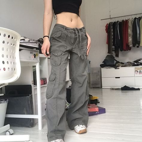 BrickBlack - Low Rise Plain Wide-Leg Cargo Jeans | YesStyle Y2k Cargo Pants, Grey Cargo Pants, Streetwear Jeans, Vintage Trousers, Grunge Streetwear, Solid Color Pants, Mode Casual, High Waist Fashion, Baggy Pants