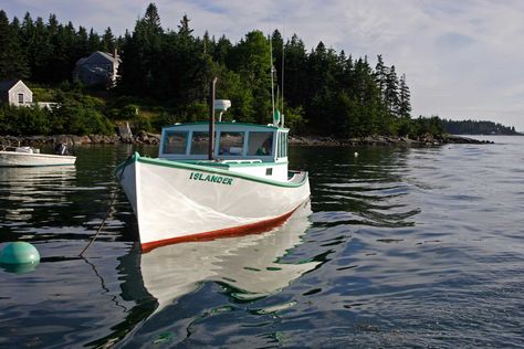 This Tiny Maine Island Is 12 Square Miles of Solitude Maine Islands, New England Summer, Samuel De Champlain, England Summer, Working Boat, Tiny Island, Maine Cottage, Maine Vacation, Maine Travel