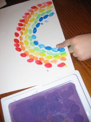 fingerprint rainbow Easy Finger Painting Ideas, Painting Ideas For Adults, Finger Painting Ideas, Rainbow Crafts Preschool, Thumbprint Crafts, Fingerprint Crafts, Rainbow Craft, Fingerprint Art, Preschool Craft