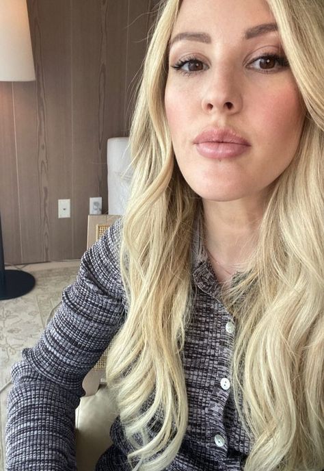 Ellie Goulding Hair, Fans Card, Lock Screen Wallpaper Hd, Glasses Inspiration, Airport Pictures, Dye Ideas, Ellie Goulding, Blade Runner, Lock Screen