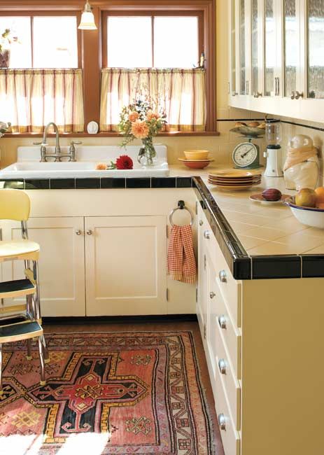 White-tile countertops are popular for kitchens modeled after those from the first half of the 20th century. Photo: William Wright. Tile Countertops Kitchen, Countertop Choices, Bungalow Kitchen, Kitchen Remodel Countertops, House Journal, Journal Magazine, Kitchen Clean, Tile Countertops, Kitchen Farmhouse