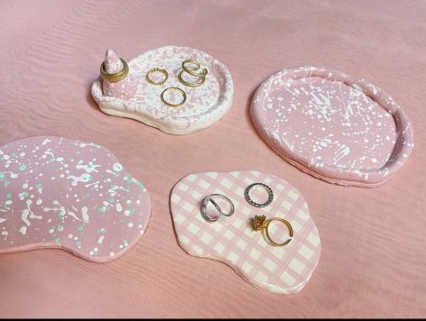 Clay Plates Aesthetic, Diy Resin Phone Case, Clay Moulding, Tanah Liat, Clay Diy Projects, Clay Paint, Clay Crafts Air Dry, Polymer Crafts, Pottery Crafts