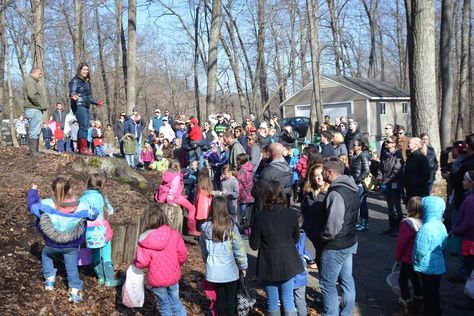 9 Steps to Hosting an Easy, Fair, Fun Neighborhood Easter Egg Hunt - This Plan Works - grkids.com Easter Egg Hunt Activities, Easter Egg Hunt Ideas, Egg Hunt Ideas, Easter Egg Hunt Party, Easter Decorations Outdoor, Healthy Pregnancy, Easter Fun, Easter Egg Hunt, Egg Hunt