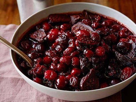 Cranberry Sauce with Pinot and Figs Best Thanksgiving Recipes, Cranberry Sauce Recipe, Cranberry Chutney, Fig Recipes, Thanksgiving Recipes Side Dishes, Bobby Flay, Dried Figs, Thanksgiving Sides, Chutney Recipes