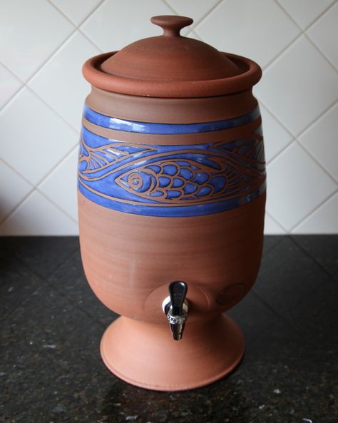 Billabong Terracotta Blue Water Purifier - (Aust. Made) 12L Clay Water Pot, Clay Cooking Pots, Ceramic Water Filter, Handmade Clay Pots, Wooden Kitchen Utensils, Kitchen Gadgets Unique, Gadgets Kitchen Cooking, Tanah Liat, Cute Kitchen