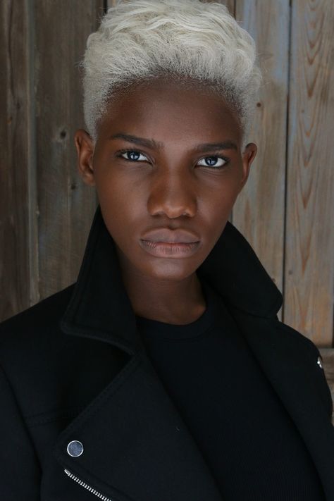 Hair Blond, Hair Color Unique, Photographie Portrait Inspiration, Pelo Afro, Super Hair, Corte De Cabelo Masculino, Trendy Hair Color, Afro Punk, White Face