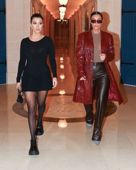 Kardashians & Jenners on Instagram: “Kourtney and Kim Take Paris #Kourtneykardashian #KimKardashian #KimKardashianWest #KhloeKardashian #KendallJenner #KylieJenner #NorthWest…” Kardashian Casual Outfit, Kardashian Clothes, Kim And Kourtney Kardashian, Kim Khloe Kourtney, Estilo Kim Kardashian, Kourtney Kardashian Style, Concert Attire, Kim And Kourtney, Kardashian Outfit