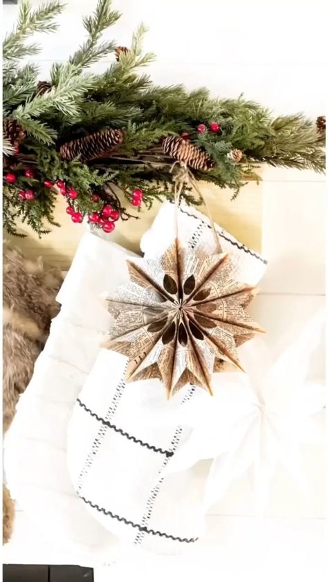 Book page Snowflake | I have another easy and beautiful book page DIY for you. 💕 These book page snowflakes make gorgeous snowflakes ❄️ Are you a fan of book page projects? | By The Shabby Creek Cottage Book Page Snowflakes, Book Page Diy, Crafty Christmas, Art Winter, Diy Recycle, Book Folding, Book Page, Diy Christmas Ornaments, Book Crafts