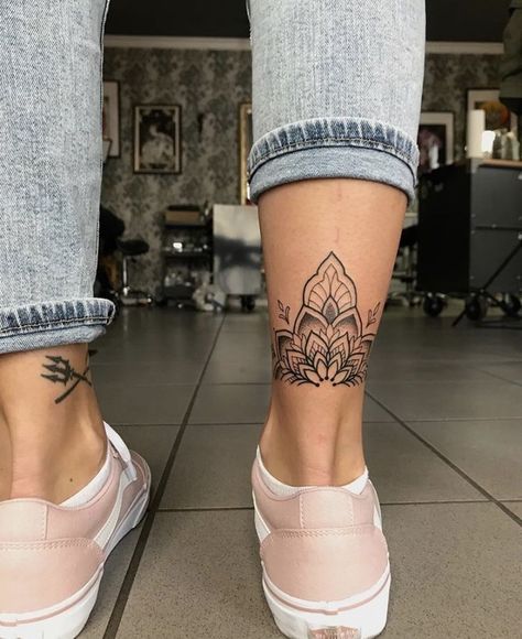 #CoolTattoos #TattooArt #InkMaster #TattooDesigns #InkedUp #TattooLovers #InkInspiration #TattooIdeas #CreativeInk #TattooStyle Ankle Tattoos For Women Mandala, Mandala Foot Tattoo, Back Of Ankle Tattoo, Above Elbow Tattoo, Half Mandala Tattoo, Ankle Band Tattoo, Calf Tattoos For Women, Tato Mandala, Cuff Tattoo