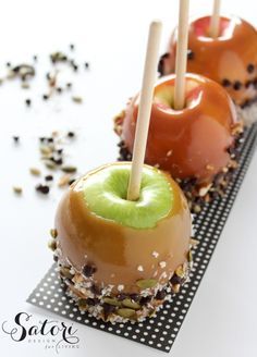 Halloween Caramel Apples - No corn syrup or margarine | Satori Design for Living #HalloweenFood Halloween Caramel Apples, Caramel Apples Halloween, Caramel Apples Homemade, Caramel Apples Recipe, Apple Recipe, Halloween Memes, Pumpkin Pecan, Homemade Caramel, Fun Treats