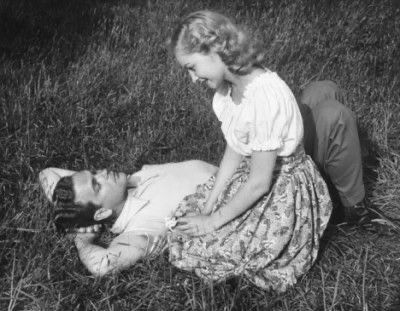 Old Fashioned Love, Vintage Couples, Vintage Romance, Couple Relationship, Young Couple, Old Love, Vintage Pictures, Hopeless Romantic, Vintage Love