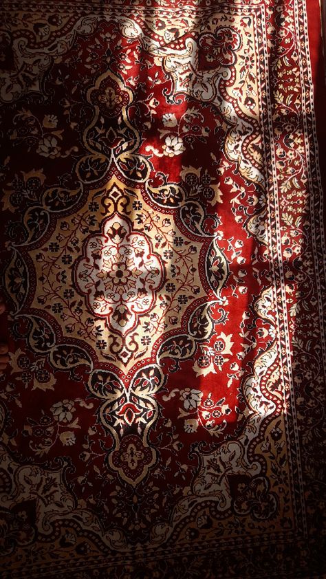 سجاد Persian Wallpaper, Red Carpet Aesthetic, Arabic Wallpaper, Persian Rug Designs, Islamic Art Canvas, Islamic Wallpaper Iphone, Beautiful Flowers Images, Simple Phone Wallpapers, Edgy Wallpaper