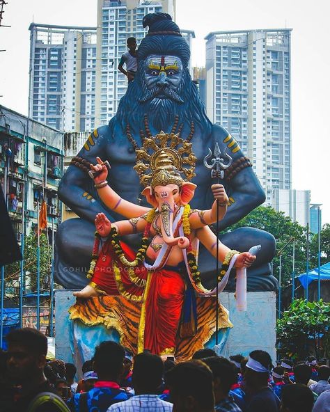 #ganeshutsav2018 Mumbai. Feature? Use #ophsurat Source Mumbai Ganpati Photography, Ganpati Photography, Mumbai Ganpati, Birthday Banner Background Hd, Hd Photos Free Download, Jai Ganesh, Clay Ganesha, Durga Ji, Ganpati Bappa Photo