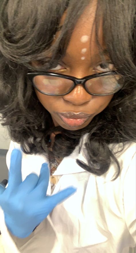 Black Women In Science Aesthetic, Black Women Stem Aesthetic, Stem Black Women, Black Scientists Aesthetic, Black Nerd Aesthetic, Black Doctor Aesthetic, Black Female Doctor Aesthetic, Science Girl Aesthetic, Scientists Aesthetic