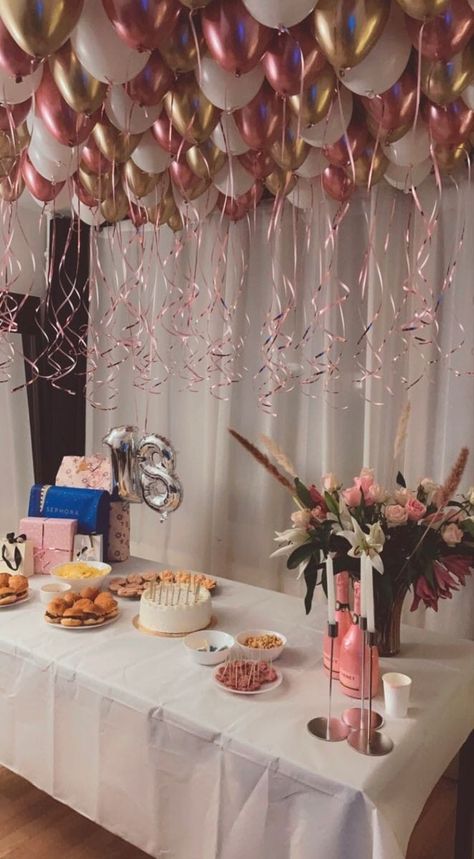 Waldorf Birthday Party, Aesthetic Birthday Party, 17 Doğum Günü, Pink Birthday Decorations, 18th Birthday Party Themes, Sweet Sixteen Birthday Party Ideas, 18th Birthday Decorations, Happy Birthday Decor, Aesthetic Birthday