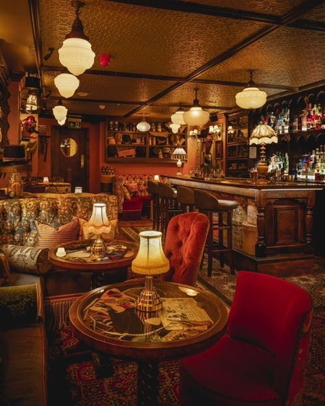 British Pub Aesthetic, Tavern Aesthetic, Gentleman Club, British Pub, Hospitality Design, Hairstyles Haircuts, Night Club, Hogwarts, Gin