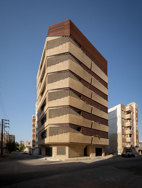 The most important ideas of building design were to pay attention to the context, cultural harmony, and to consider a new look at the native architectural patterns of the city texture. The Chapireh Residential Complex is located in Dezful City -The area is known as the city of bricks- A city that has a historical texture rich in brickwork, elements and brick decorations. Rainscreen Cladding, Bio Design, Architectural Pattern, Residential Building Design, Concrete Facade, New Architecture, Brick Architecture, Vernacular Architecture, Apartment Architecture