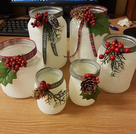 Mason Jar Christmas Crafts, Christmas Candle Decorations, Christmas Centerpieces Diy, Christmas Mason Jars, Christmas Jars, Holiday Crafts Christmas, Christmas Crafts Decorations, Christmas Decor Ideas, Christmas Centerpieces