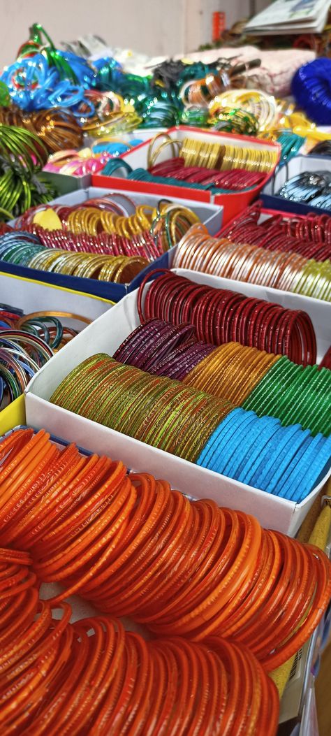 Chudiya Aesthetic, Glass Bangles Pakistani, Bangles Snap, Popsicle Stick Crafts House, Shopping Pictures, Diwali Pictures, Desi Aesthetics, Pakistani Bridal Jewelry, Bridal Chura