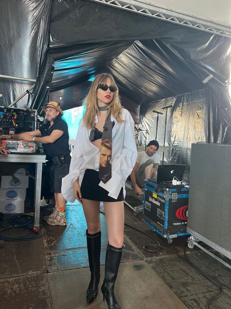 suki waterhouse Suki Waterhouse Concert, Suki Waterhouse, Concert Fits, French Women, Famous Faces, So Cool, Style Profile, Lady Gaga, Concert Outfit