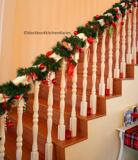 Christmas banister Christmas Banister, Christmas Stairs Decorations, Christmas Staircase Decor, Artificial Xmas Trees, Christmas Stairs, Green Tinsel, Christmas Staircase, Christmas Tree Branches, Xmas Tree Ornament