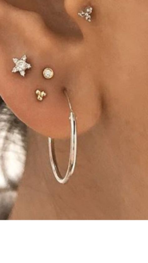 Cute Lobe Piercings, Trilogy Piercing, Multiple Lobe Piercing Ideas, Lobe Stack Piercing, Stacked Lobe Ear Piercings, Stacked Lobes, Stacked Piercings, Stacked Lobe Piercing, Stacked Lobe