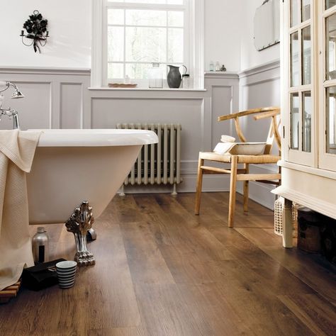 Create a traditional look and luxury feel in your bathroom with a stunning wood effect floor.. Bathroom Flooring Trends, Wooden Bathroom Floor, Design Interior Baie, Best Bathroom Flooring, Oak Timber Flooring, Wood Floor Bathroom, Vinyl Flooring Bathroom, Vinyl Wood Flooring, Karndean Flooring