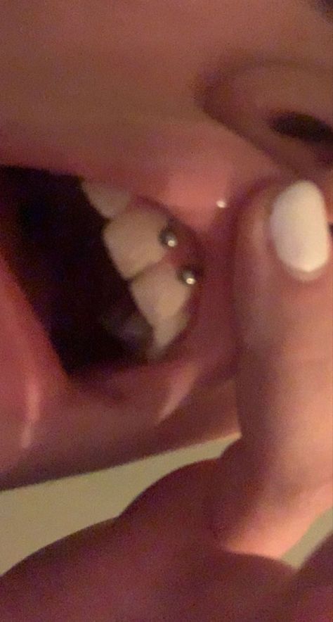 Cute Tounge Peircings, Pirsing Smile, Smiley Piercing Aesthetic, Smile Piercing, Dream Piercings, Piercings Smiley, Tongue Piercings, Mouth Piercings, Smiley Piercing