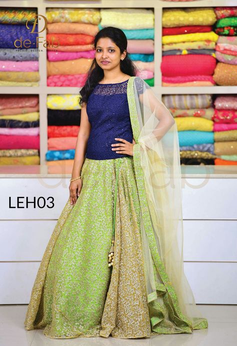 Gagra Choli Fashion Crop Tops, Gagra Choli Fashion, Half Saree Blouse Designs, Fashion Crop Tops, Long Skirt And Top, Half Saree Lehenga, Skirt Images, Lehnga Dress, Lehenga Blouse Designs