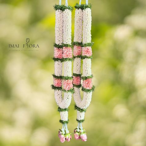 Lotus Garland, Jasmine Garland, Bride Photos Poses, Flower Garland Wedding, Cotton Blouse Design, Garland Ideas, Bride Photos, Wedding Garland, Photos Poses