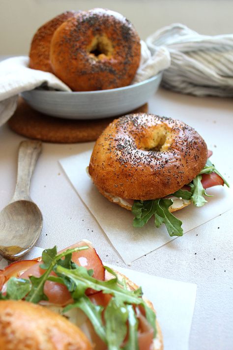 Prosciutto, honey and fresh goat cheese bagels Refreshing Dinner, Cheese Bagels, Country Ham, Bagels, Goat Cheese, Travel Food, How To Make Your, Meal Plan, Summer Recipes