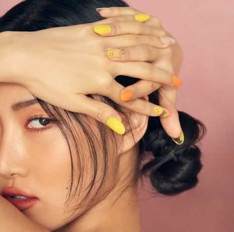 mamamoo pics on Twitter: "HWASA x KISS NEW YORK @RBW_MAMAMOO… " Idol Nails, Rihanna Fan, Diva Nails, Blue Nails, Maquillaje De Ojos, Stylish Nails, Korean Girl, Nails Inspiration, Nail Inspo