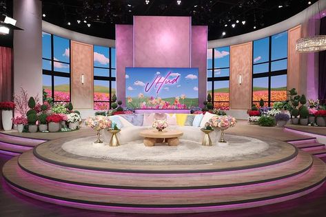 The Jennifer Hudson Show (@jenniferhudsonshow) | Instagram Talk Show Set Design, Spring Floral Decor, Tv Set Design, Tv Talk Show, Sliding Wall, Greenery Arrangements, Stage Decor, Pale Wood, Pin Pals