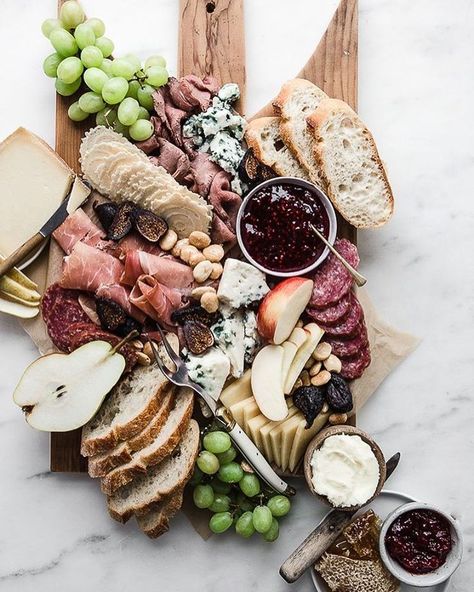 The Modern Proper (@themodernproper) • Instagram photos and videos Ploughmans Platter, Fresh Restaurant, Modern Proper, Charcuterie And Cheese Board, Cheese Boards, God Mat, Cheese Platters, Cheese Plate, Idee Pasto Sano