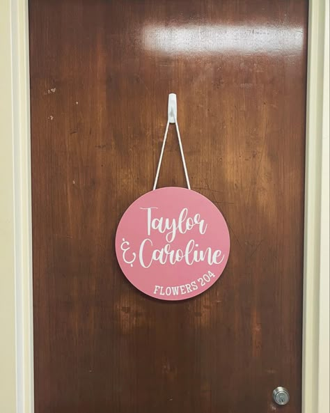 Dorm Doors Ideas, Cute Dorm Door Ideas, Outside Of Dorm Door, Dorm Door Ideas College, Cute Dorm Door Signs, Dorm Room Door Signs Diy, Dorm Sign Ideas, College Dorm Room Door Signs, Dorm Room Crafts Diy