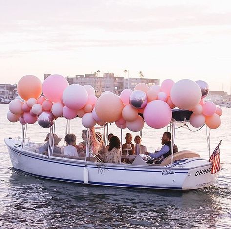 Coastal Living on Instagram: “Our kind of party 💕 Happy Friday, friends! 📷: @sarahnoelphoto via @artofbeingfemale + @visitcoronadelmar, 🎈: @wepoppin2018” Duffy Boat Bachelorette, Boat Birthday Party Ideas Decoration, Yacht Birthday Party Ideas, Party Dress Up Ideas, Yacht Birthday Party, Yacht Birthday, Boat Party Theme, Boat Bachelorette Party, Birthday Party Ideas Decoration