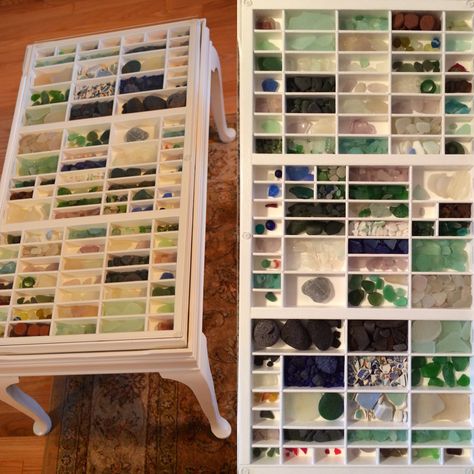 Great way to display your best seaglass finds!! Sea Glass Display Ideas, Collections Of Objects Display, Rock Display Ideas Diy, Rock Display Ideas, Crystal Display Ideas, Sea Glass Display, Rock Collection Display, Rock Display, Decoration Mirror