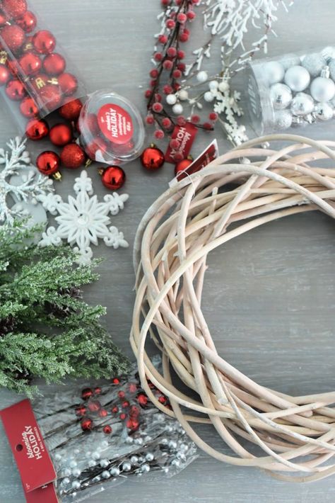 How to Make a Door Wreath Christmas Wreath Making Supplies, Christmas Wreath Supplies, Make A Christmas Wreath, Couronne Diy, Diy Christmas Party, Diy Christmas Wreath, Diy Christmas Wreaths, Door Wreaths Diy, Wreath Making Supplies