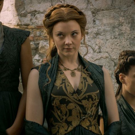 Natalie Dormer Gif, Margery Tyrell, Cute Texts For Her, Margaery Tyrell, Growing Strong, Queen Outfit, Natalie Dormer, Anne Boleyn, Hot Actors