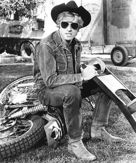 #TBT to Robert Redford as the modern American cowboy. . . . . . #pintoranch #westernwearsanywhere #fashion #cowboy #western #cowgirl #country #photooftheday #stylish #lookbook #fashionblogger #instafashion #instastyle #instagood #love #liketkit #cowboyboots #outfitinspiration #handmade #handmadeboots #handmadeleather #americanstyle #westernstyle #americanlifestyle #westernlifestyle #fashiongoals #madeinusa Sam Shepard, Victoria Principal, Jean Gabin, Franz Beckenbauer, Canadian Thanksgiving, Jeanne Moreau, Cowboy Aesthetic, Man Clothes, Canadian Tuxedo