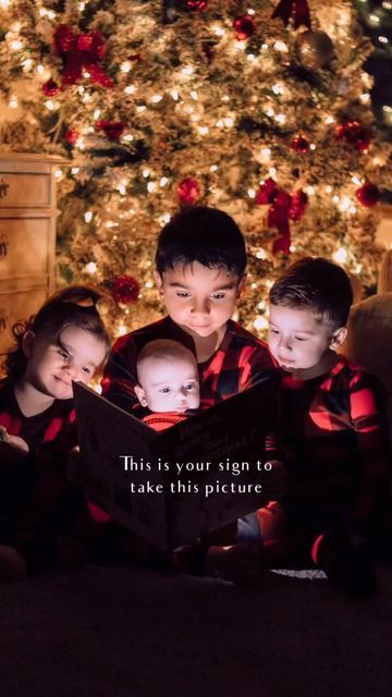 Jenna Rydelek on Instagram: "A magical moment you don’t want to pass up this season!! #christmasphotoshoot #christmastree #kidschristmas #momphotographer #momblogger #babyfirstchristmas #babyfirsts #siblingphotography #familyphotoshoot #christmasphotoshoot #christmasphotography #christmasbaby #jesusisthereasonfortheseason #rawmotherhood #babyphotography #christmasphotos #momof4 #magicalmoments #magicalphotography #magicofchildhood #magicofmotherhood #athomephotoshoot #diyphotoshoot #diyathome" Toddler Christmas Photoshoot, Toddler Christmas Pictures, Cousin Photo Shoots, Sibling Christmas Pictures, Christmas Lights Photoshoot, Toddler Christmas Photos, Christmas Photoshoot Kids, Fun Christmas Photos, Diy Christmas Photoshoot