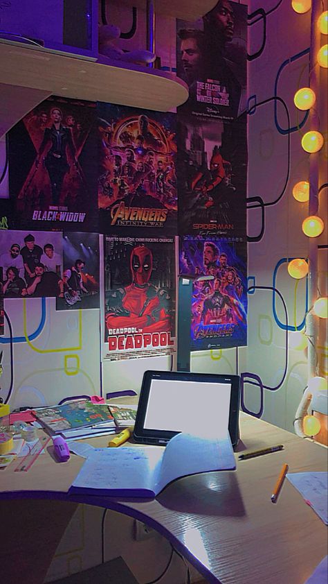 Superhero Room Aesthetic, Spiderman Themed Room Aesthetic, Marvel Themed Bedroom Aesthetic, Spider Man Room Decor Aesthetic, Diy Avengers Room Decor, Spiderman Theme Room, Spiderman Room Decor Aesthetic, Spiderman Bedroom Aesthetic, Room Ideas Spiderman