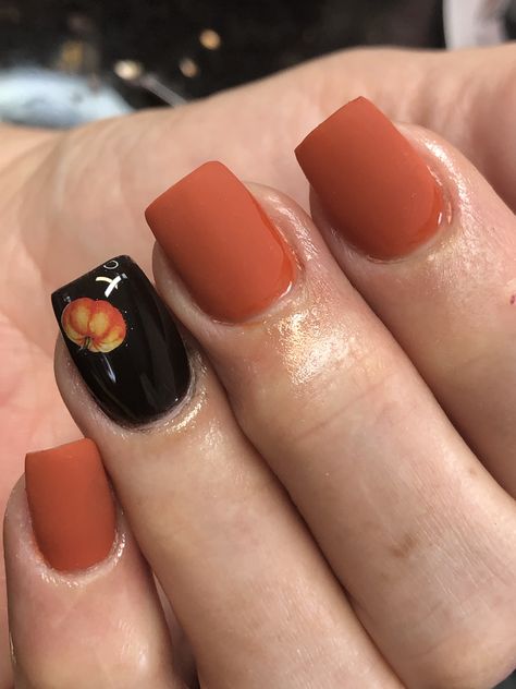 Halloween Nail Colors, Nail Art Halloween, Emerald Nails, Halloween Acrylic Nails, October Nails, About Halloween, Fall Acrylic Nails, Thanksgiving Nails, Halloween Nail Designs