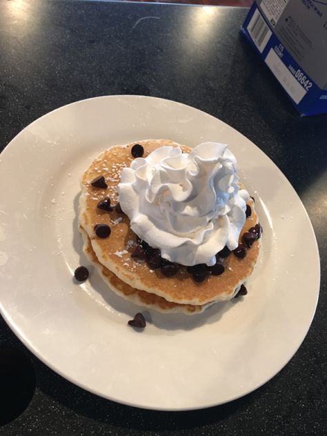 Whip Cream Aesthetic, Pancakes And Whipped Cream, Pancake Whipped Cream, Pancake With Whipped Cream, Pancakes Whipped Cream, Best Chocolate Chip Pancake Recipe, Chocolate Chip Pancakes Aesthetic, Aesthetic Pancakes, Pancakes Chocolate Chip