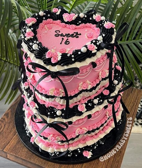 ✨🍒 𝓗𝓸𝓷𝓮𝔂 𝓑𝓪𝓫𝔂 𝓢𝔀𝓮𝓮𝓽𝓼 🍒✨ | Sweet 16 🖤🎀💖✨ this cake was absolutely stunning! ✨ this was my first tiered cake in this piping style and although I was a little nervous… | Instagram Halloween Birthday Cakes, Vintage Birthday Cakes, Pinterest Cake, Sweet 16 Cakes, 16 Cake, Pink Birthday Cakes, Custom Birthday Cakes, Heart Shaped Cakes, Tiered Cake